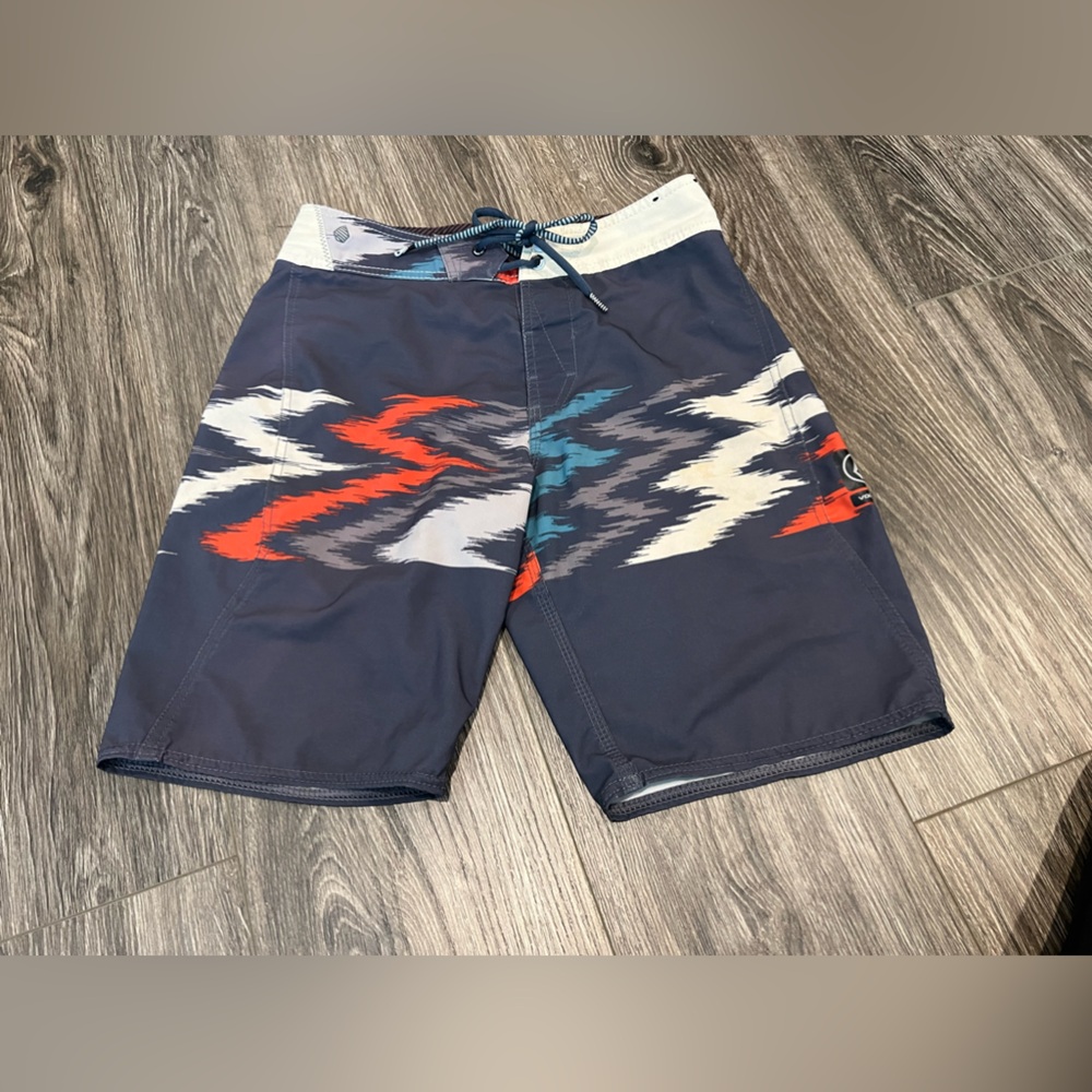 GUC Volcom men’s board shorts size 28